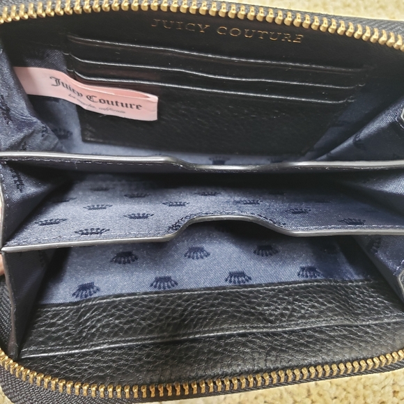 Juicy Couture - Black Wristlet "JC" Gold Hardware - Wallet - Picture 6 of 7
